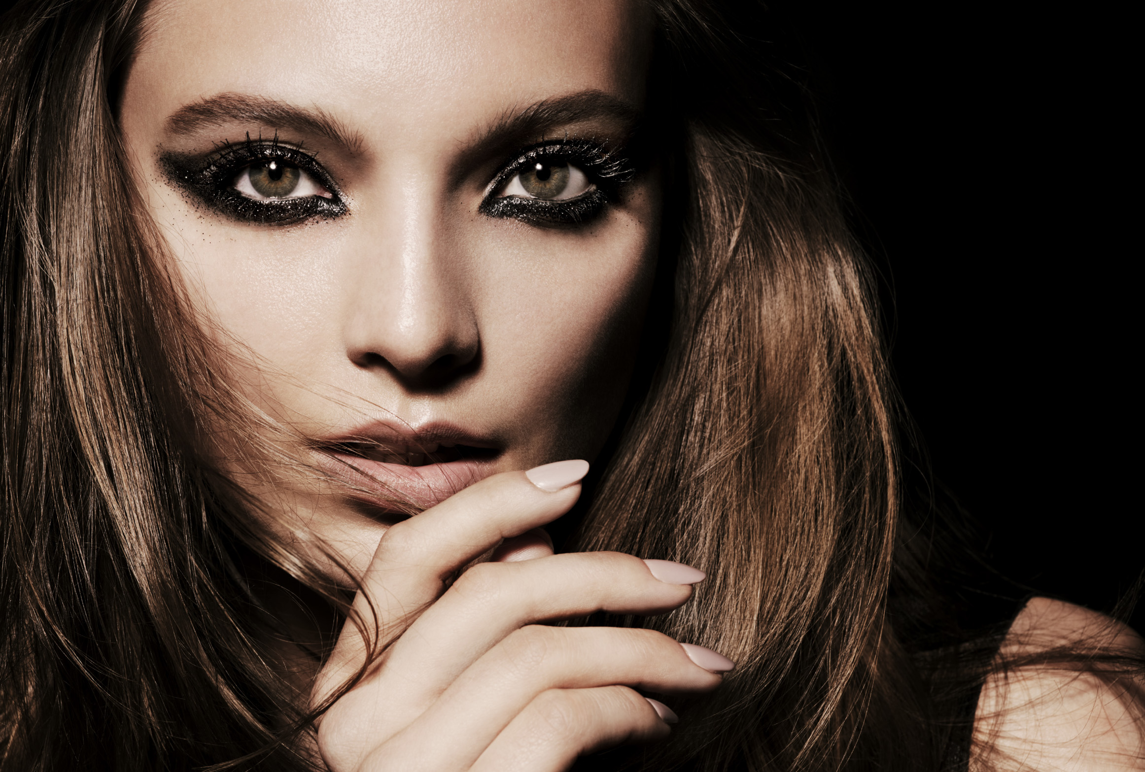 House Of Usher Beauty Fashion Shots 08